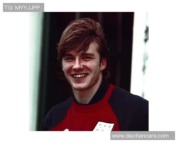 海胆头足球明星的传奇人生与绿茵场上的精彩瞬间