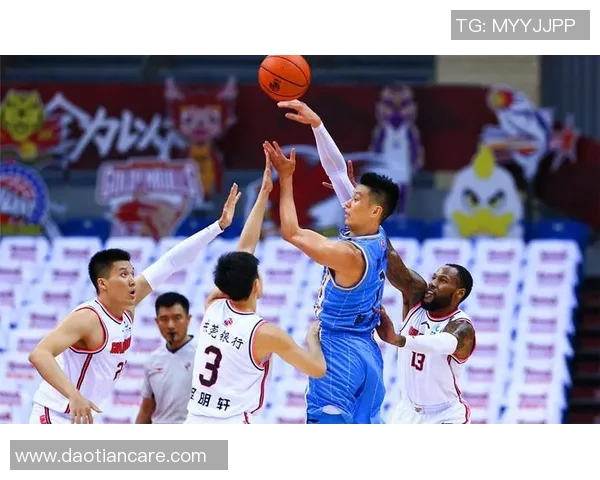 武汉篮球队在总决赛中的强势表现与战术分析解析