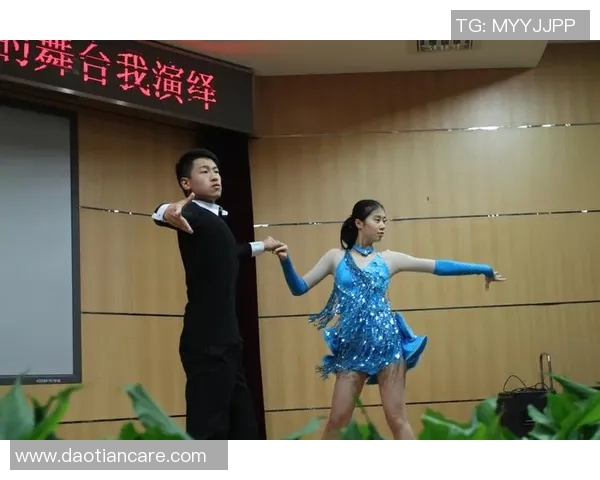 藏族女孩的足球梦想与明星之路展现青春风采与民族自豪感